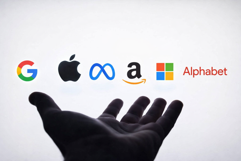 Logotipos das principais Big Techs como Google, Apple, Meta, Amazon, Microsoft e Alphabet flutuando sobre uma mão em silhueta, representando poder e influência no mercado digital